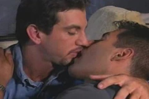 Tom Katt acquires nailed By Max