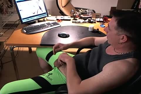 Green Bulge -> White cum