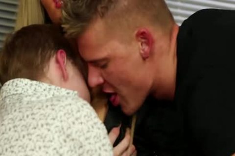 Bi Hunk deep throats trio