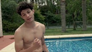 LatinLeche: Muscled pumping in the pool