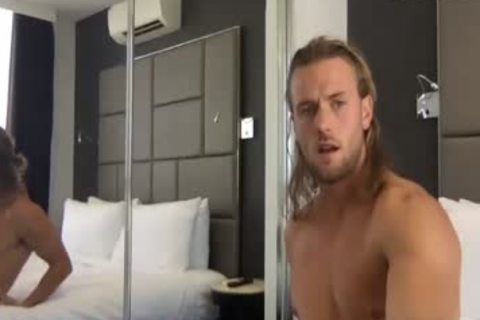 handsome Hunk Wanks Off large 10-Pounder In Solo Session