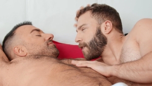 DrillMyHole: Muscle Diego Reyes really enjoys handjob