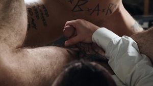 MEN.com: American doggy style in the car