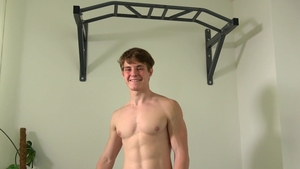 EastBoys.com: Very cute muscle amateur on live cam