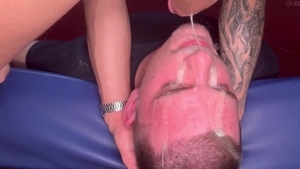 Гейлердің бірінші рет жыныстық қатынасқа түсуін қараңыз