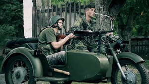Jaro’s Eager Antics on a Hairless Troop-Mate
