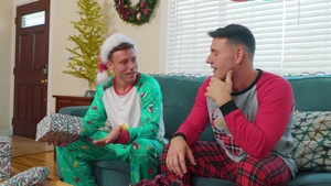 ASGmax Originals: SeXXXmas Antics Among Roommates